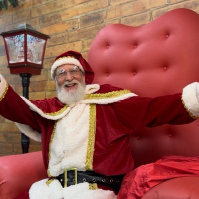Papai Noel chega ao Shopping Cidade Leste em grande estilo com espetáculo natalino